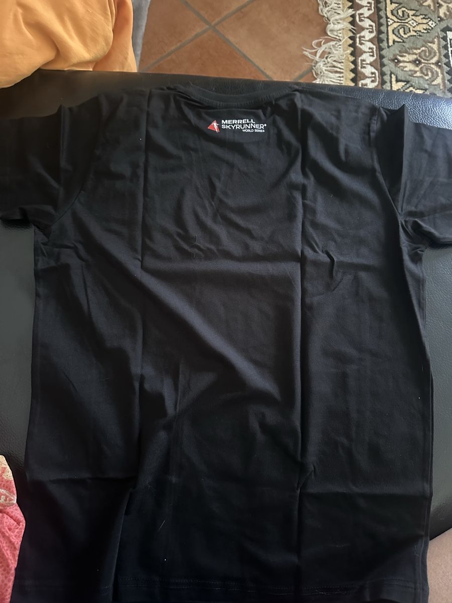 T-shirt: Maglietta in cotone – Nuovo e nell'imballaggio originale da Sigirino venduto da del_l62x 1