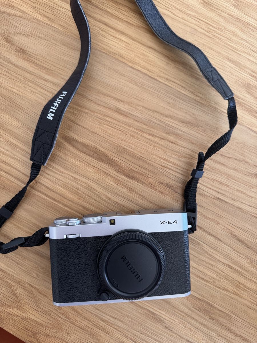 Fujifilm Fotocamera: FUJIFILM KAMERA KORPUS X-E4 – Usato da Jona venduto da
