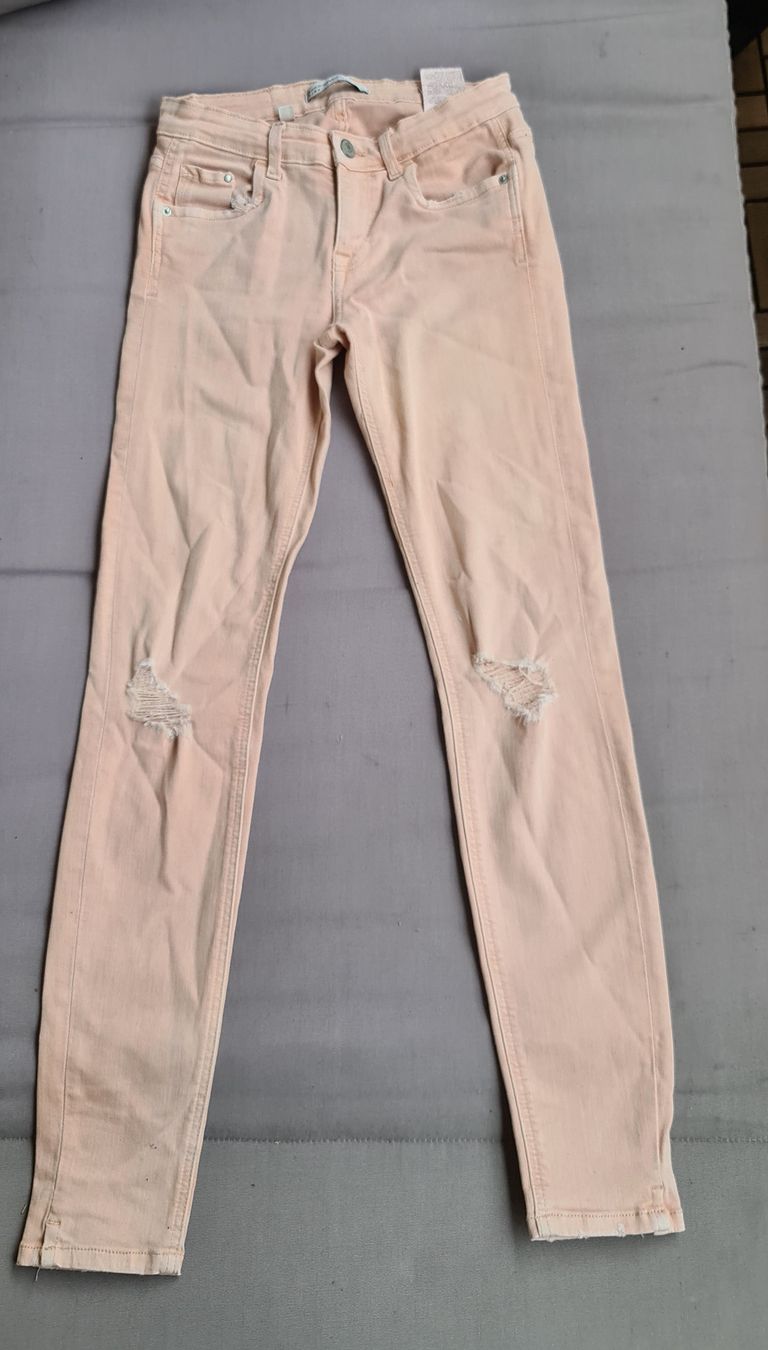 Zara Jeans: jeans Slim couleur saumon taille 34 – Gebraucht aus Genève von Saleena