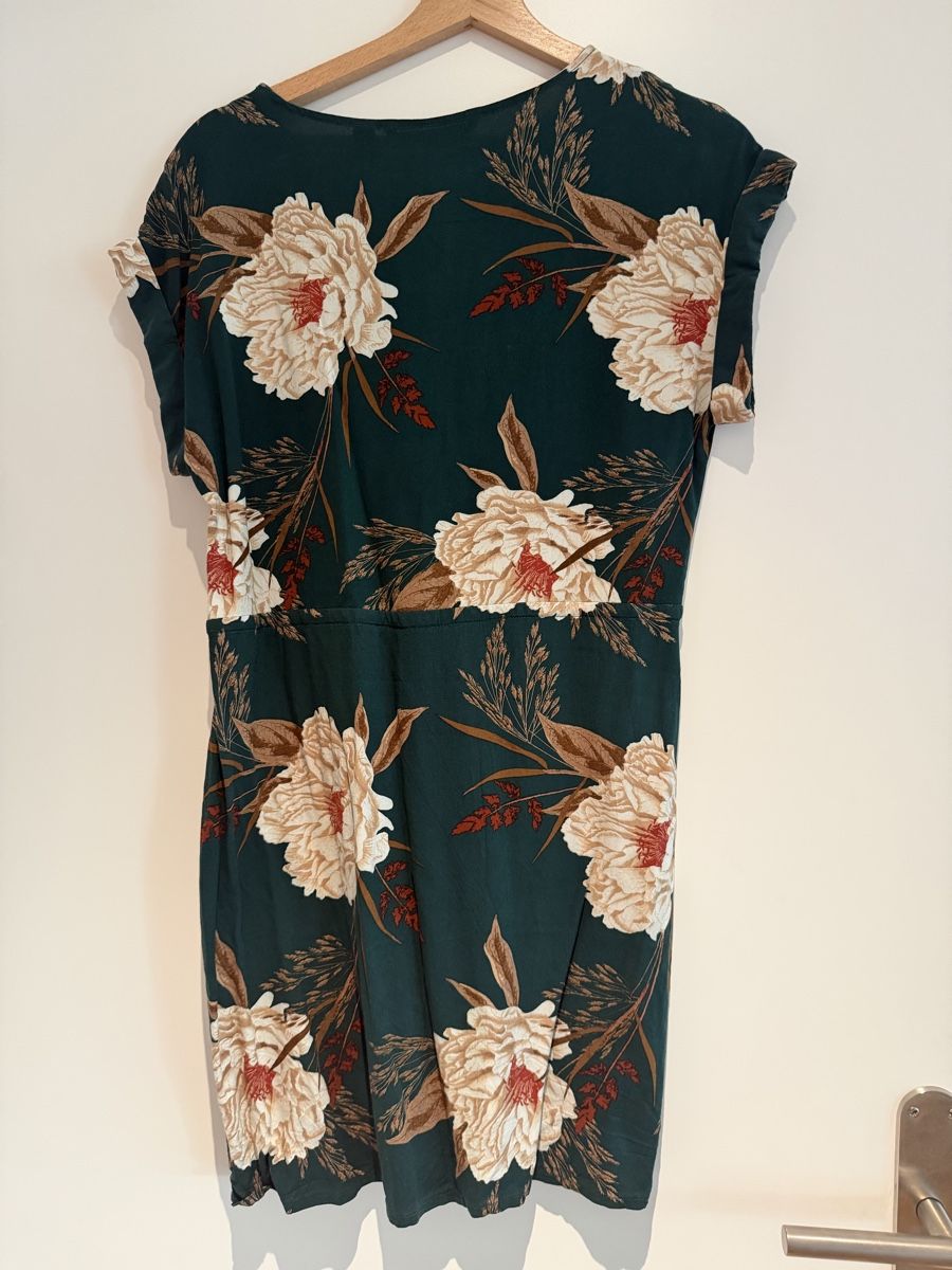 Vero Moda Kleider: Vero Moda Kleid, Grösse M – Gebraucht aus Uetikon am See von Dschole 1