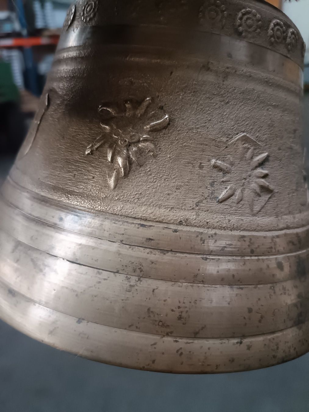 Campanacci mucche: Glocke mit Appenzeller Ornamenten – Usato da Däniken SO venduto da sgoldvreni 3