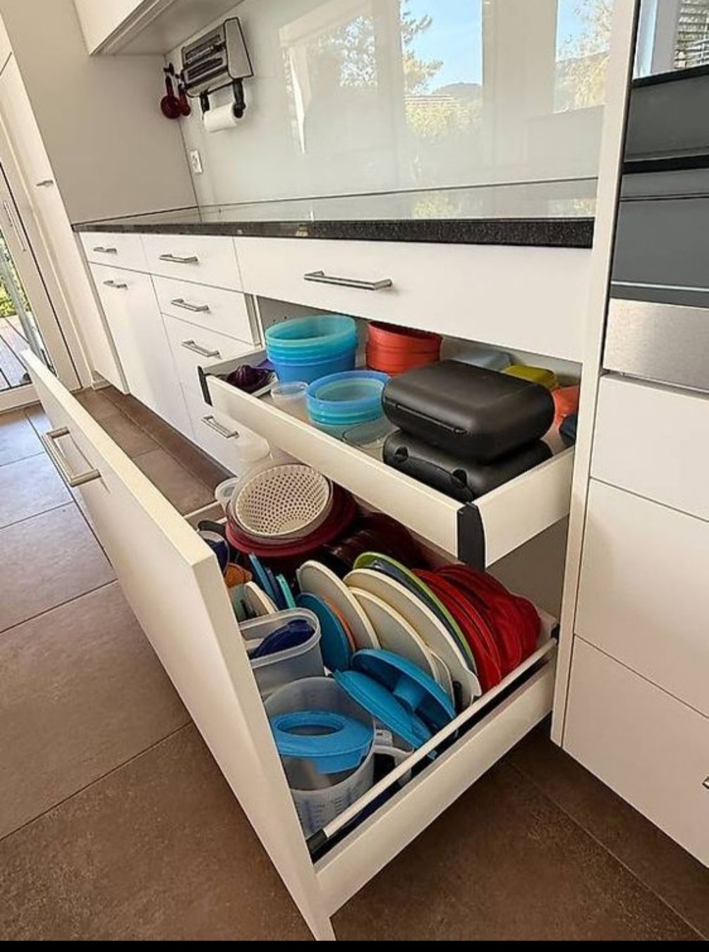 V-Zug Cucine complete: Moderne Schweizer Einbauküche mit hochwertigen Geräten  – Usato da Zunzgen venduto da Fleksi 5