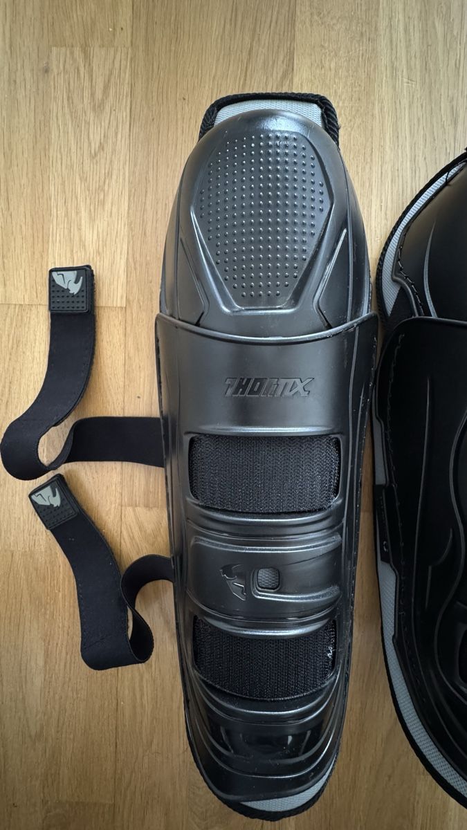 Thor Protezioni & Imbottiture: Thor MX Knee Guards Set – Nuovo (secondo la descrizione) da Unterentfelden venduto da che_9xcp 1