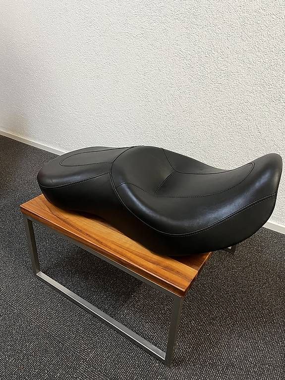 Toutes les pièces détachées moto: Harley Sitzbank  – D'occasion à Urdorf par Rotti69
