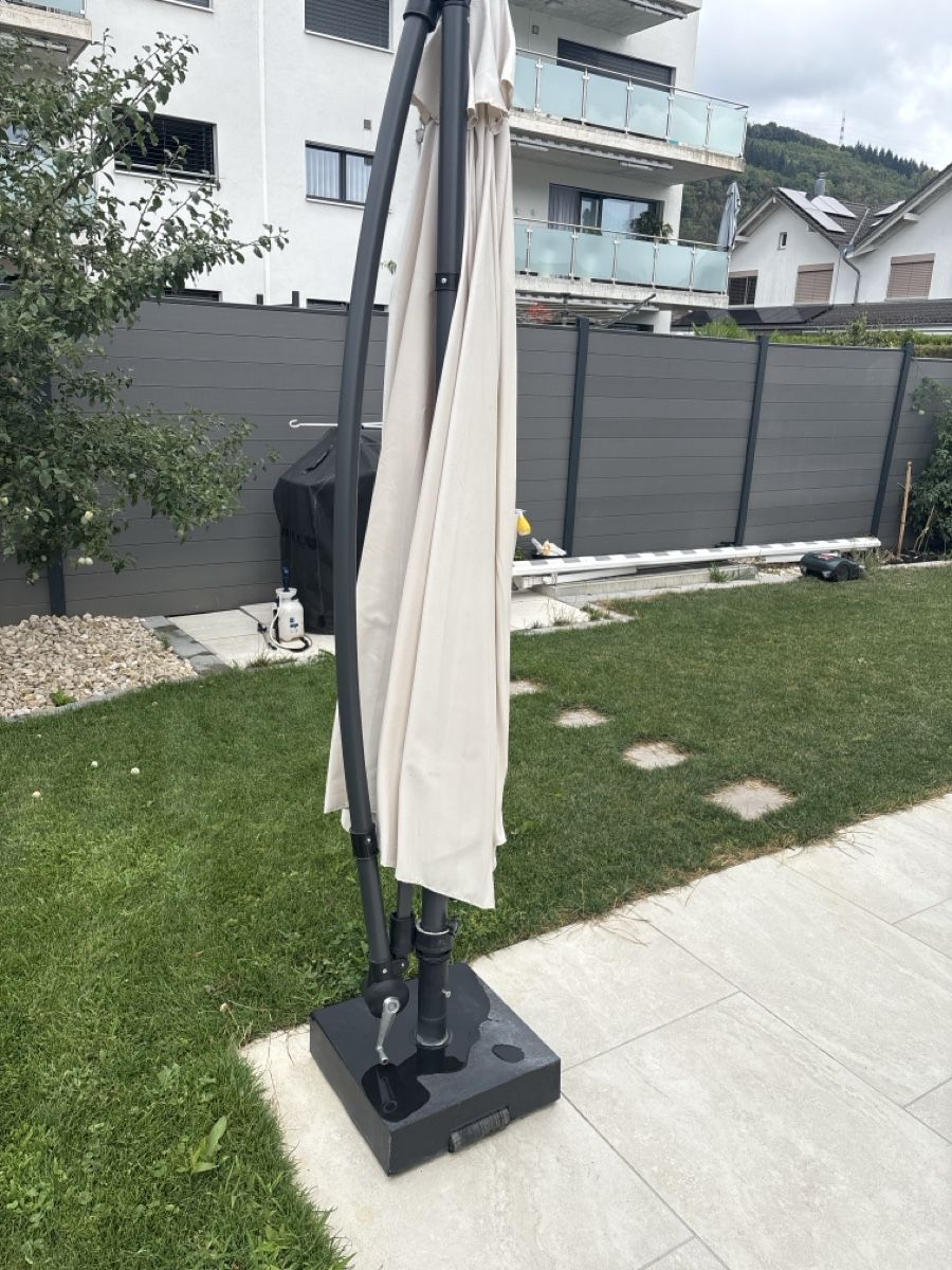 Ombrelloni: Parasol suspendu beige bon état base incluse – Usato da Pieterlen venduto da Adarela 1