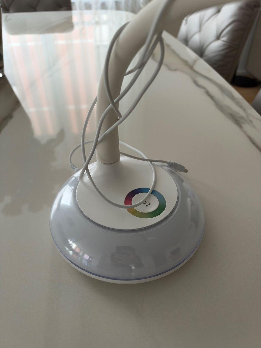 Lampes: Tisch Lampe farbig einstellbar mit USB laden – D'occasion à Winterthur par jel_hc8v 2
