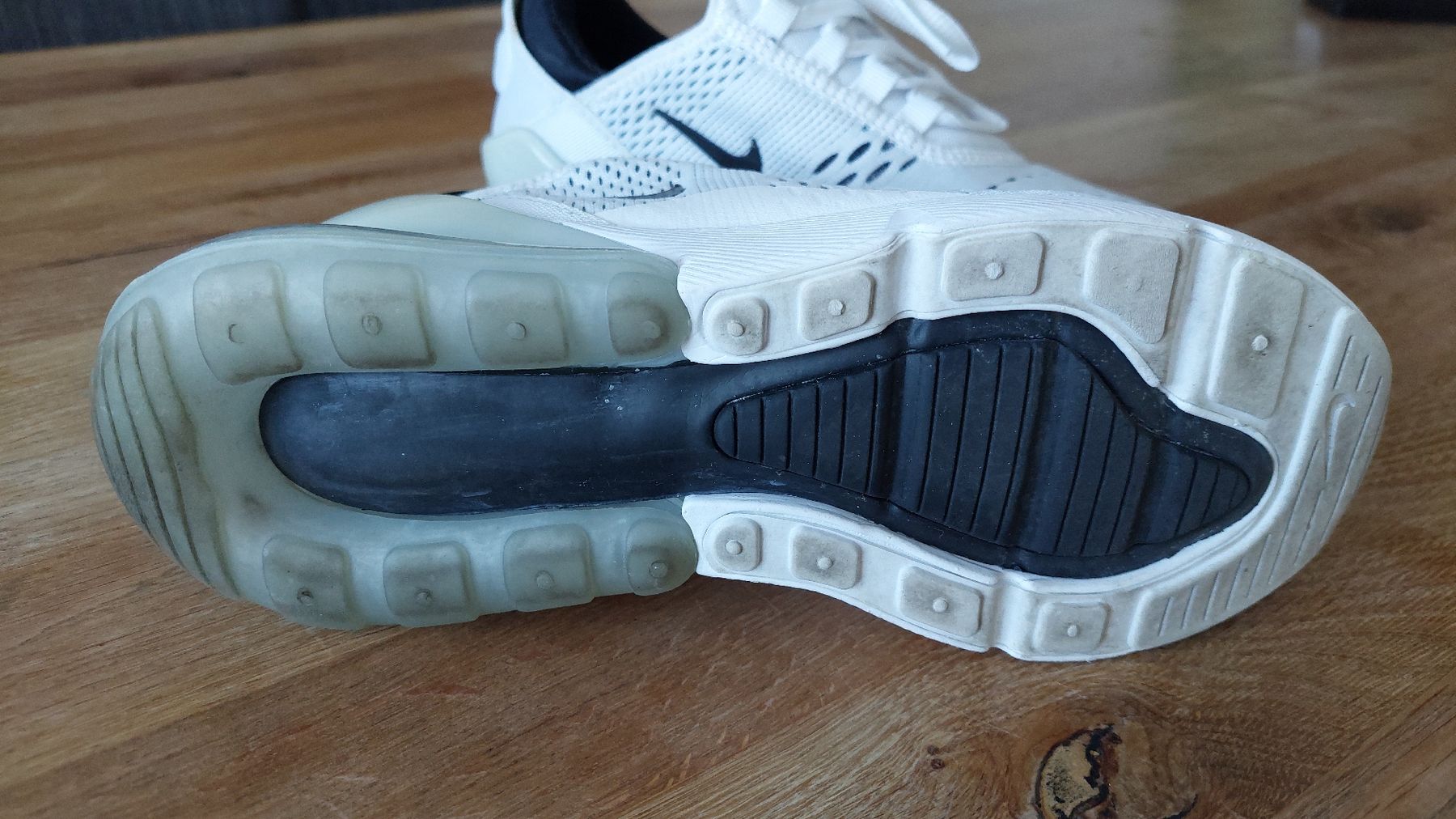 Nike Scarpe da donna: Nike Air Max 270 Gr. 36.5 weiss – Nuovo (secondo la descrizione) da Gwatt (Thun) venduto da Letzte-Chance-III 1