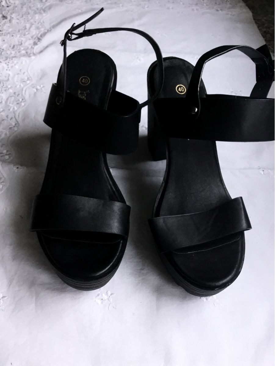 Scarpe da donna: Sandalen schwarz – Nuovo (secondo la descrizione) da Uitikon-Waldegg venduto da Dmelchionna