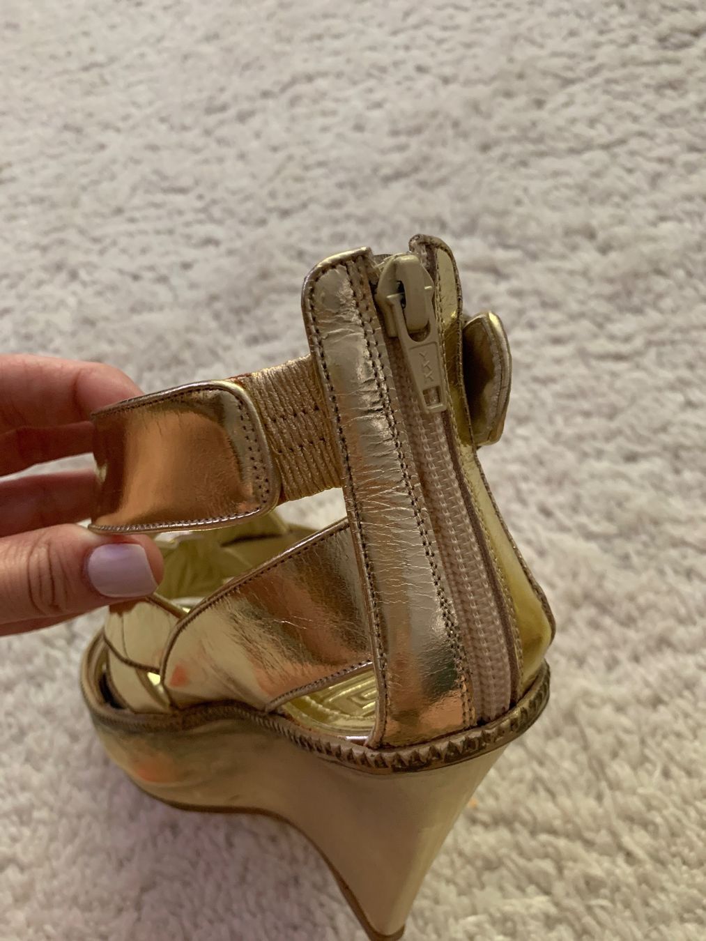 Givenchy Scarpe da donna: Givenchy Sandale Gr. 37 mit Keilabsatz, High Heels gold – Nuovo (secondo la descrizione) da Regensdorf venduto da secondchancefashion 5