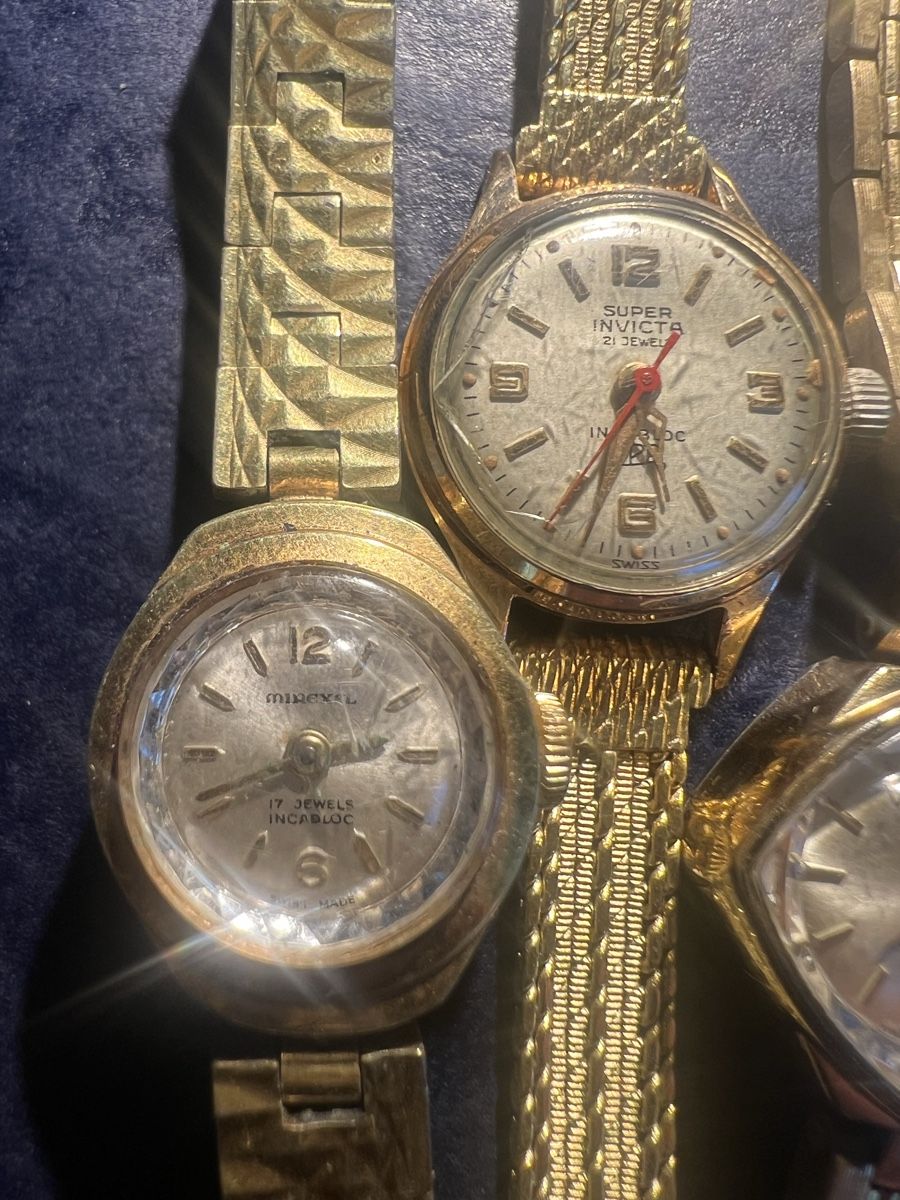 Orologi: 5 Vintage Damenuhren – Usato da Laufen venduto da groove60 1