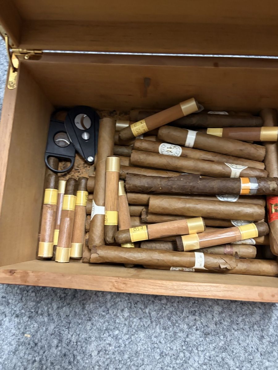 Humidore: Zigarren Humidor mit Zubehör, Holz, – Gebraucht aus Widen von malizia10 4