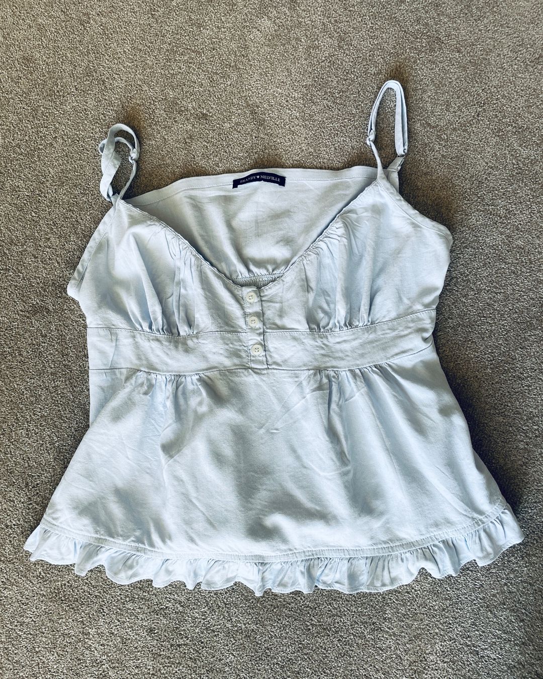 Brandy Melville Tops: Top Brandy Melville bleu clair – Gebraucht aus Jussy von Retrove
