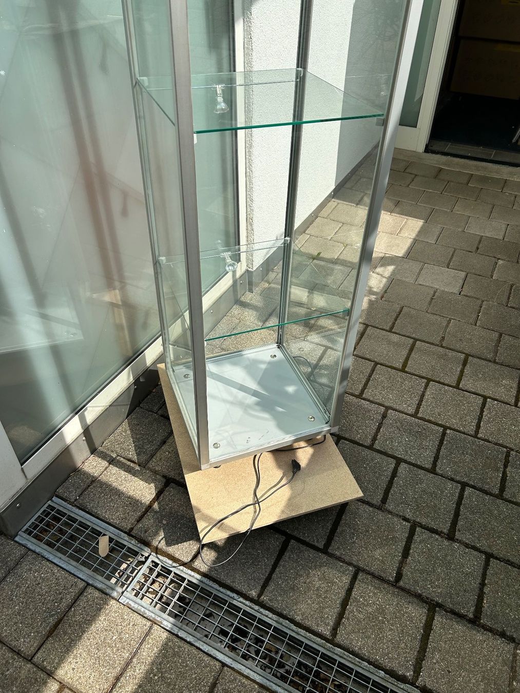 Vitrines: Glasvitrine mit Beleuchtung – D'occasion à Aarau par Tanichtis01 1