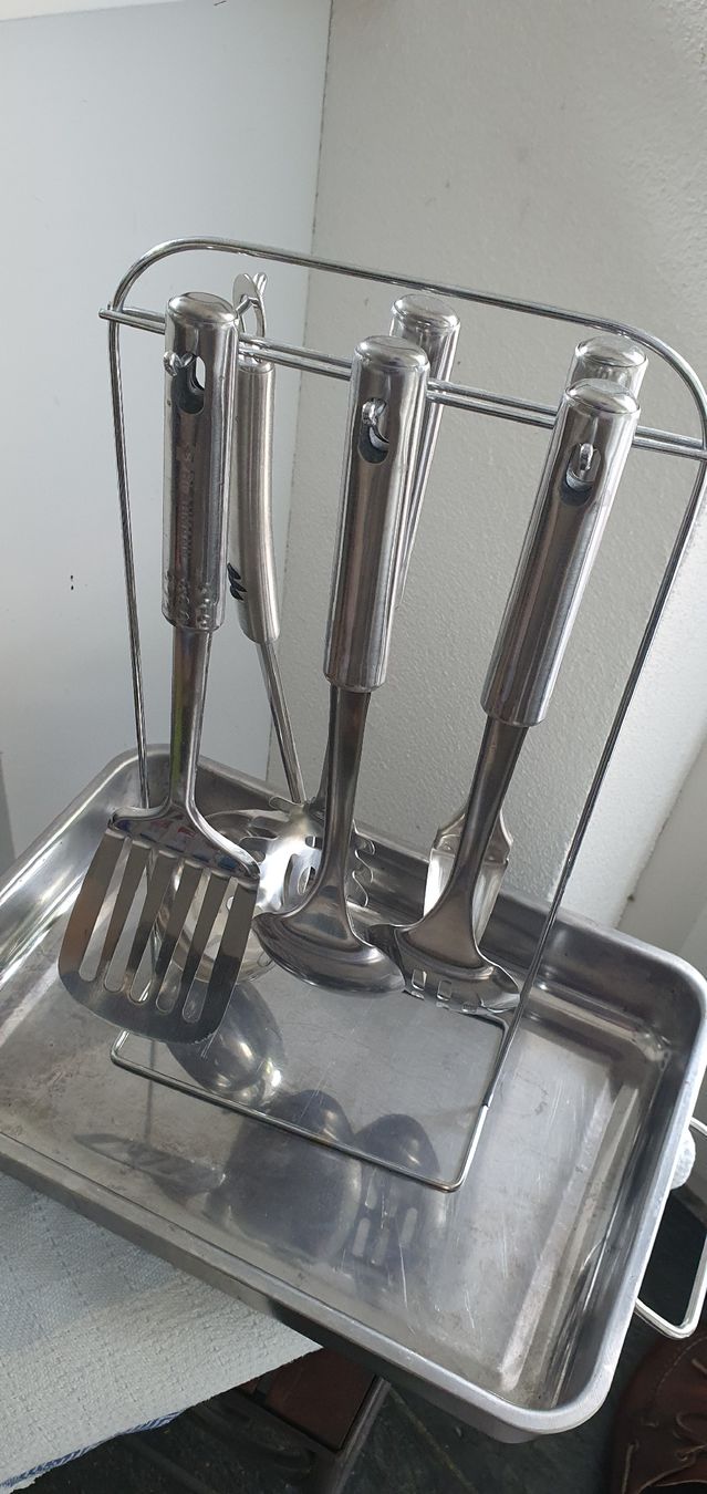 Set di posate: Edles Kochutensilien Set, 6-teilig, – Usato da Muri AG venduto da Jeromia