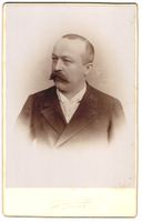 Fotografie Hirsbrunner, Luzern, Herr mit