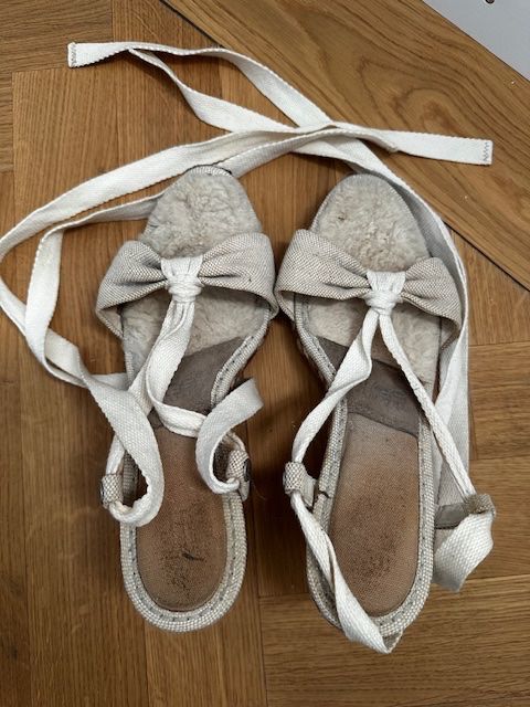 Ugg Damenschuhe: UGG "Amelie" Sandalen Keilabsatz Beige Grösse 39 – Gebraucht aus Rheineck von Evi170 2