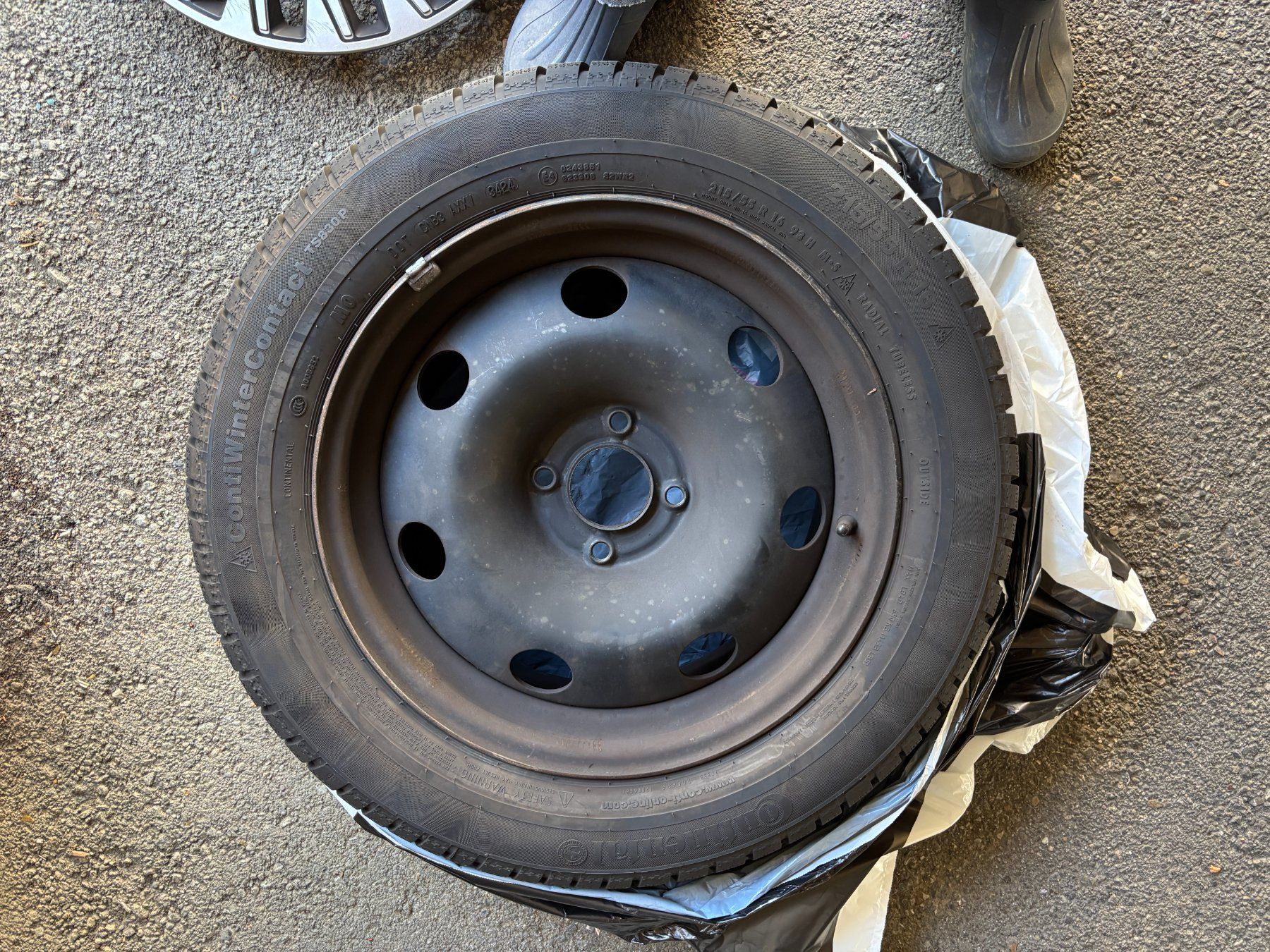 Peugeot Pneus & Kompletträder: Winterräder Continental 215/55 R16 – Gebraucht aus Diegten von bon_dv69 5