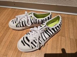 Coole Zebra Sneaker Gr. 39