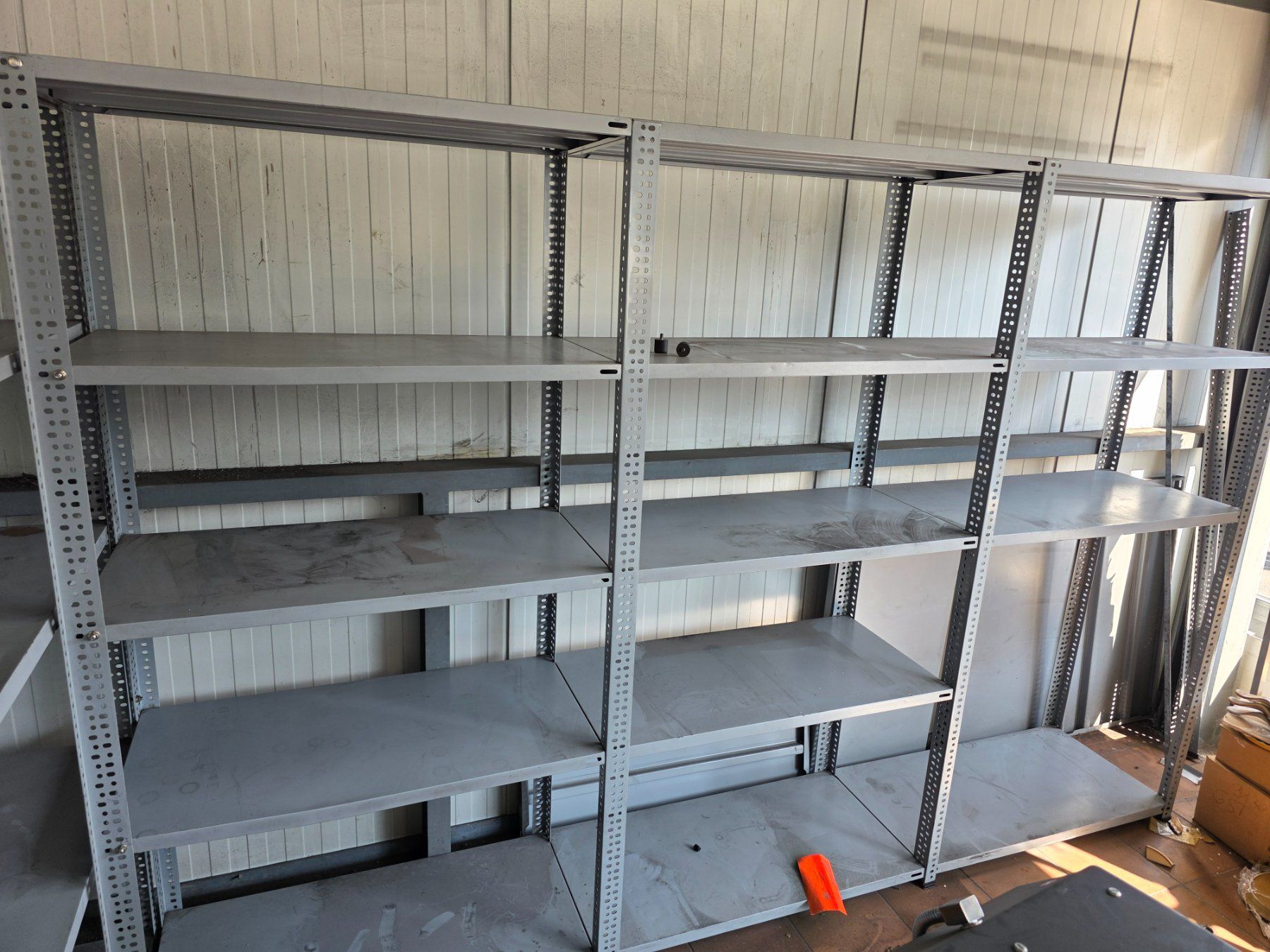 Regale: Stabiles Metall Lagergestell Regal 15m – Gebraucht aus Goldau von Roberto6440