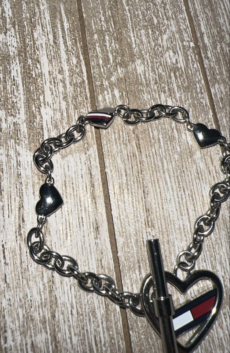Tommy Hilfiger Bracciali & Braccialetti: Tommy Hilfiger Armkette silber mit Herzlogo – Nuovo (secondo la descrizione) da Oftringen venduto da tola19