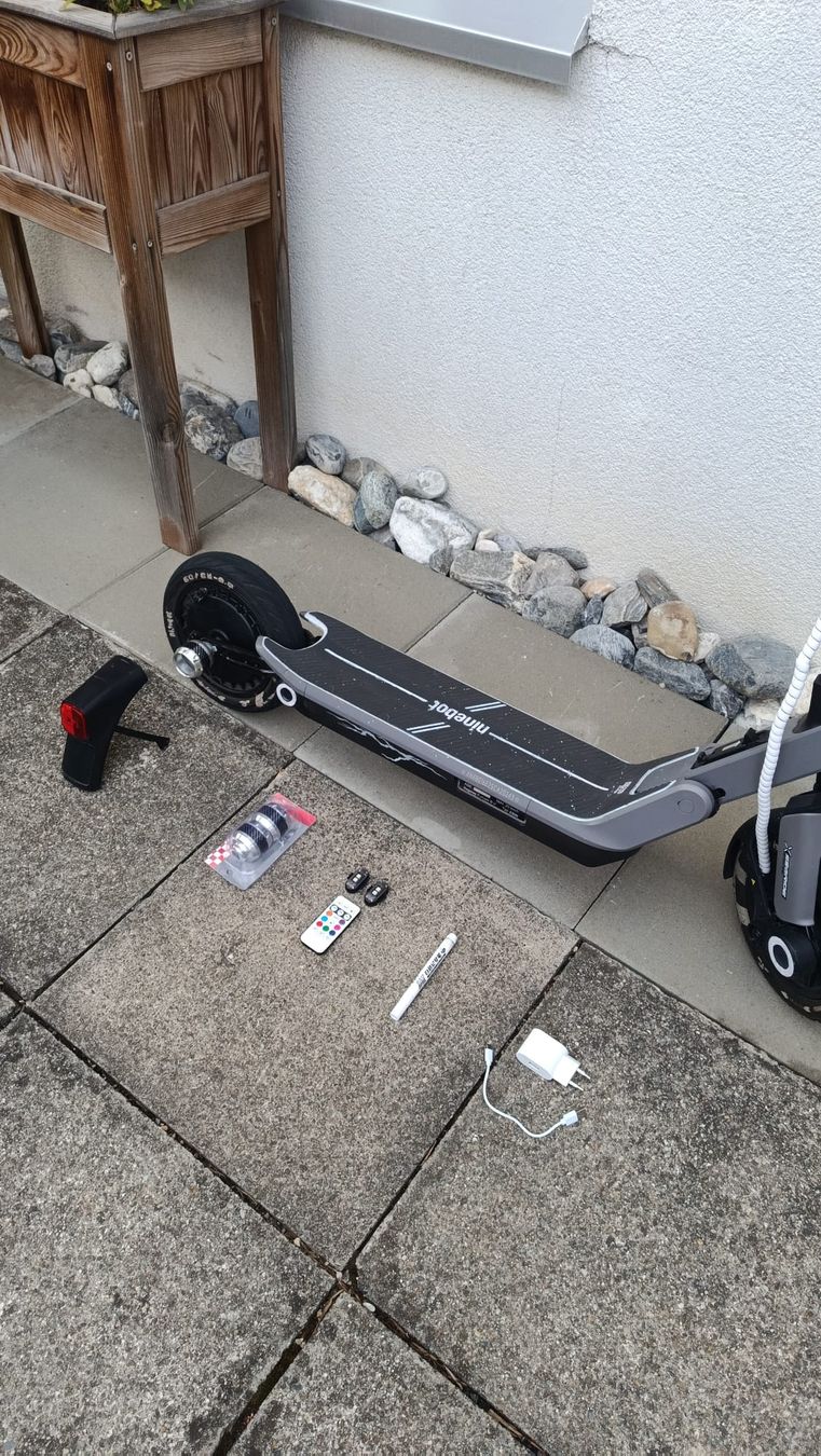Veicoli elettrici: Segwey Ninebot E3 pro – Usato da Oberriet SG venduto da Allanhurst 8