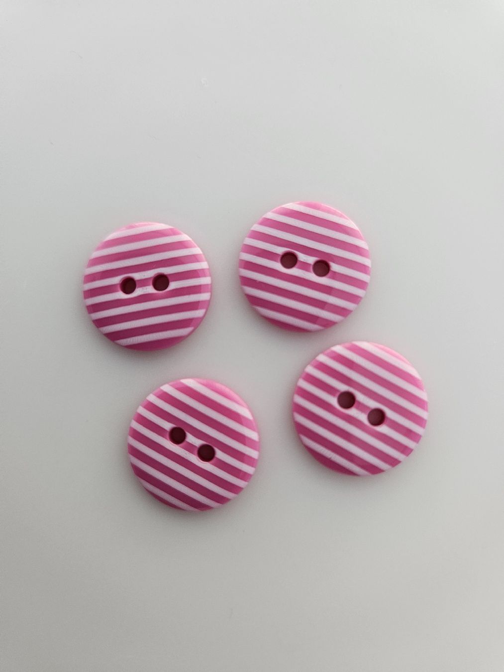 Bottoni: 4 Knöpfe pink/weiss gestreift – Usato da Nürensdorf venduto da cul_b7h6