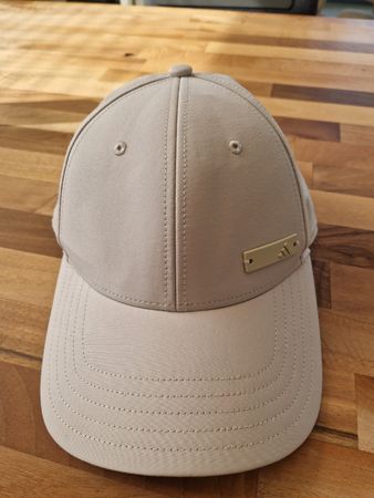 Hut von Adidas