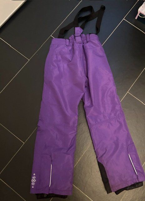 Pantaloni: violette Skihose Grösse 134/140 – Usato da Niederlenz venduto da nad_7g5w 1