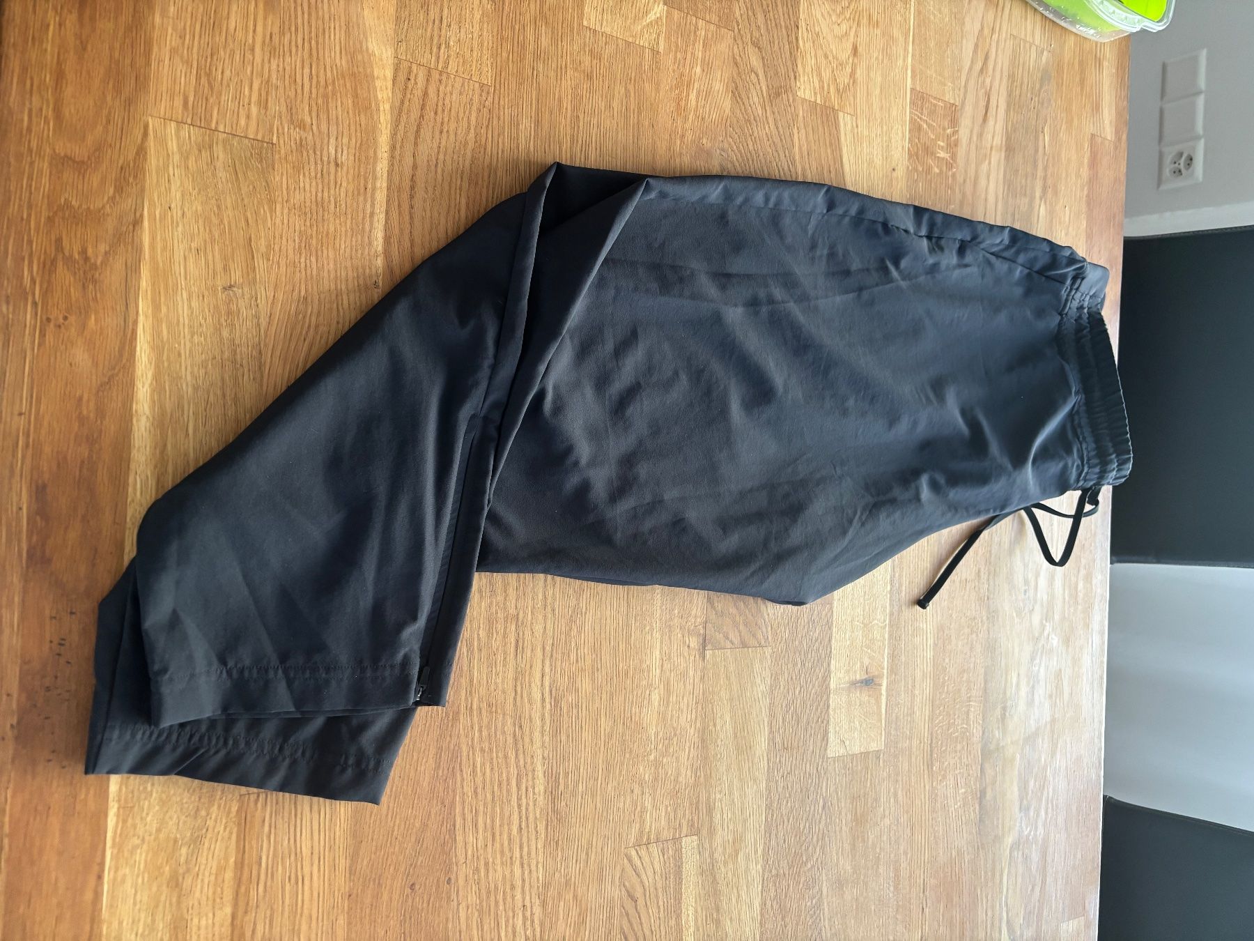 New Balance Pantaloni: new Balance dünne Trainerhose dames gr Xl – Usato da Geuensee venduto da sonnetje