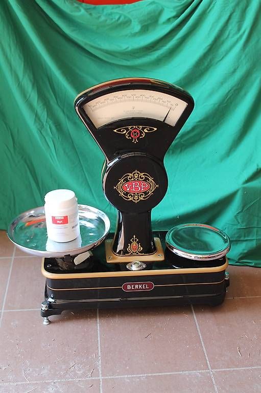 Bilance e pesi: Bilancia BERKEL modello A originale restaurata nera – Usato da Satigny venduto da macwood 4