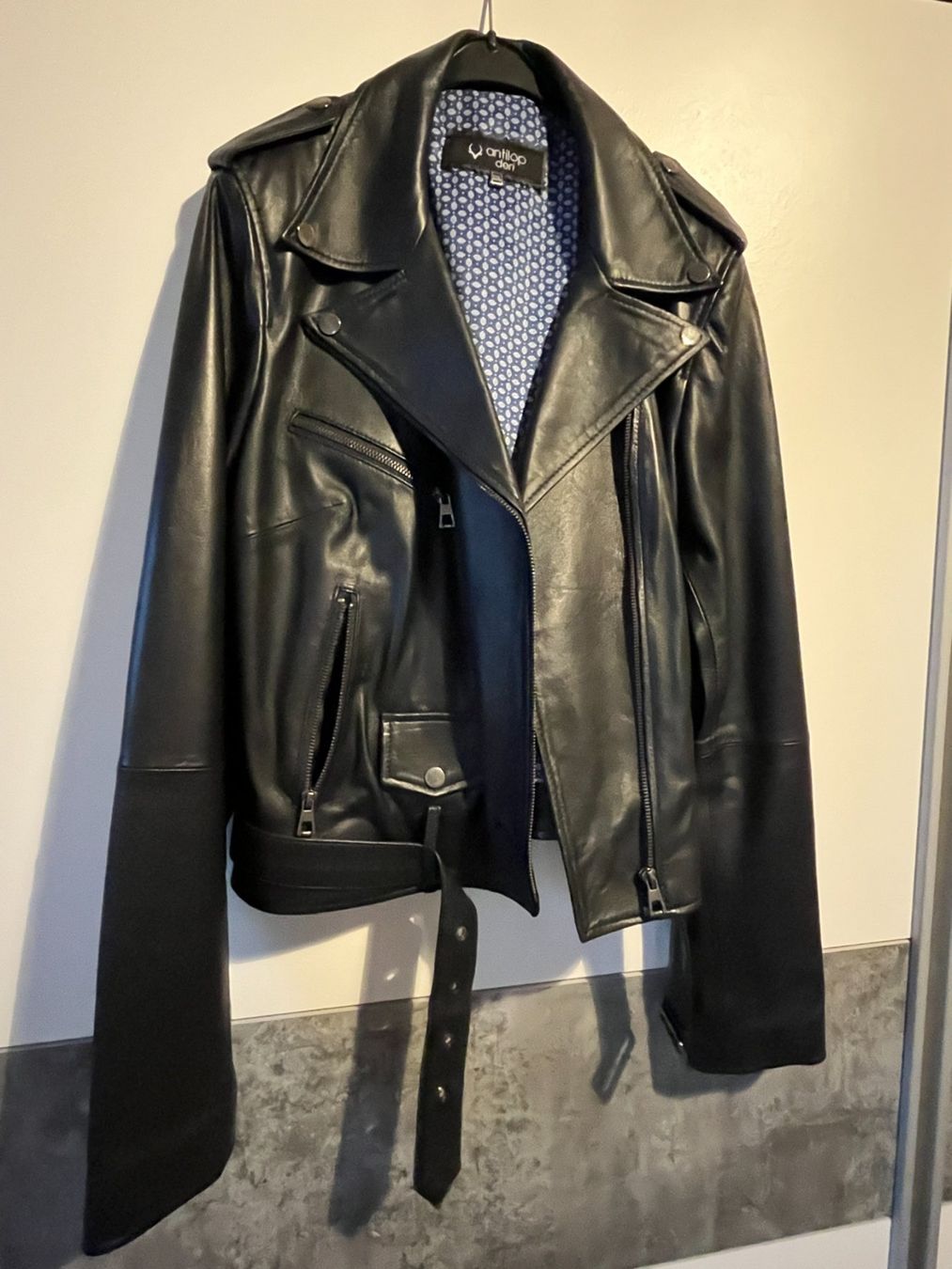 Giacche: GENUINE LEATHE 34-36 , S – Nuovo e nell'imballaggio originale da Genève venduto da AGBERG 5