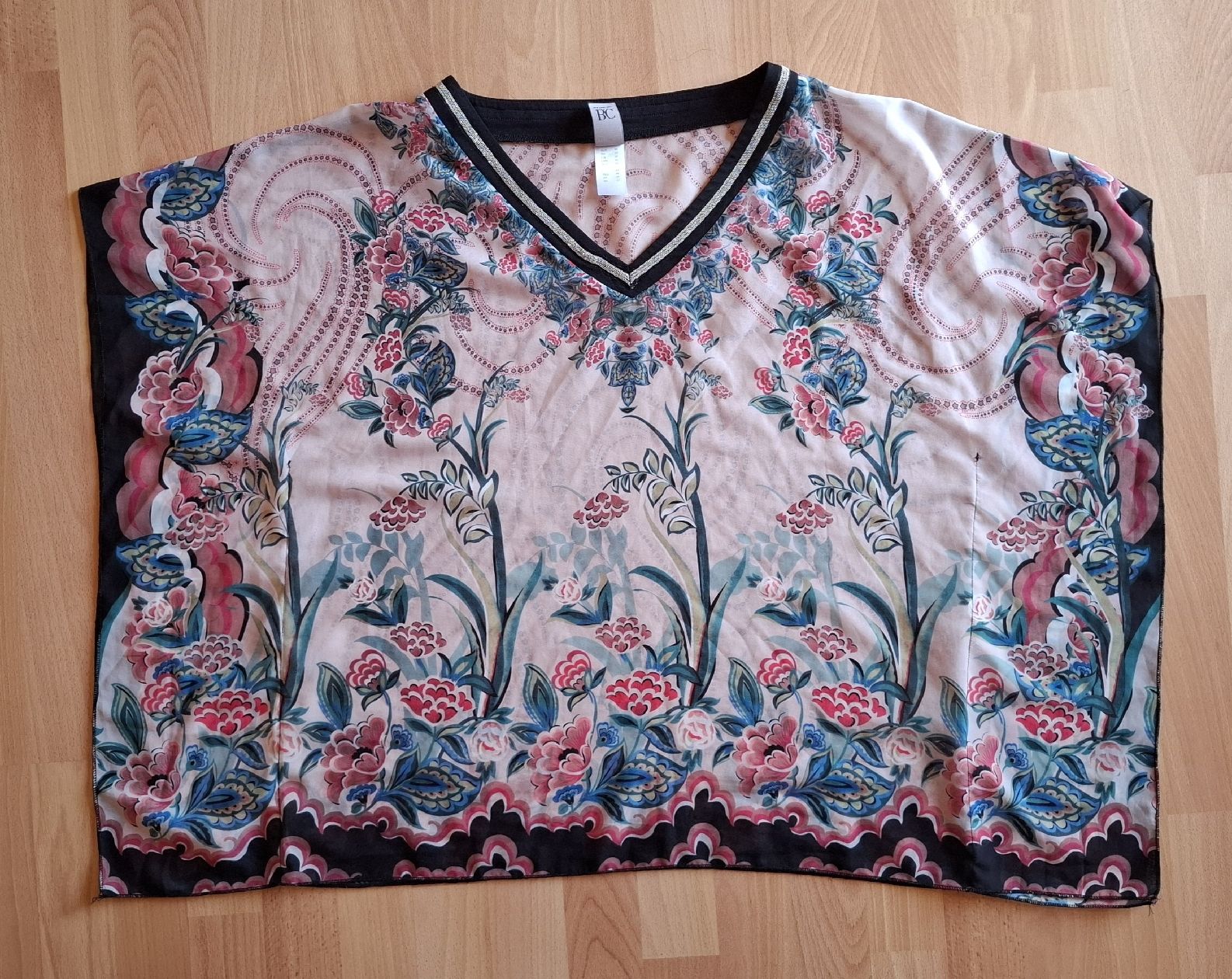 Tuniche: Wunderschöne Blusen-Tunika im Blumenmuster, 38 – Usato da Pagig venduto da Spring14 1