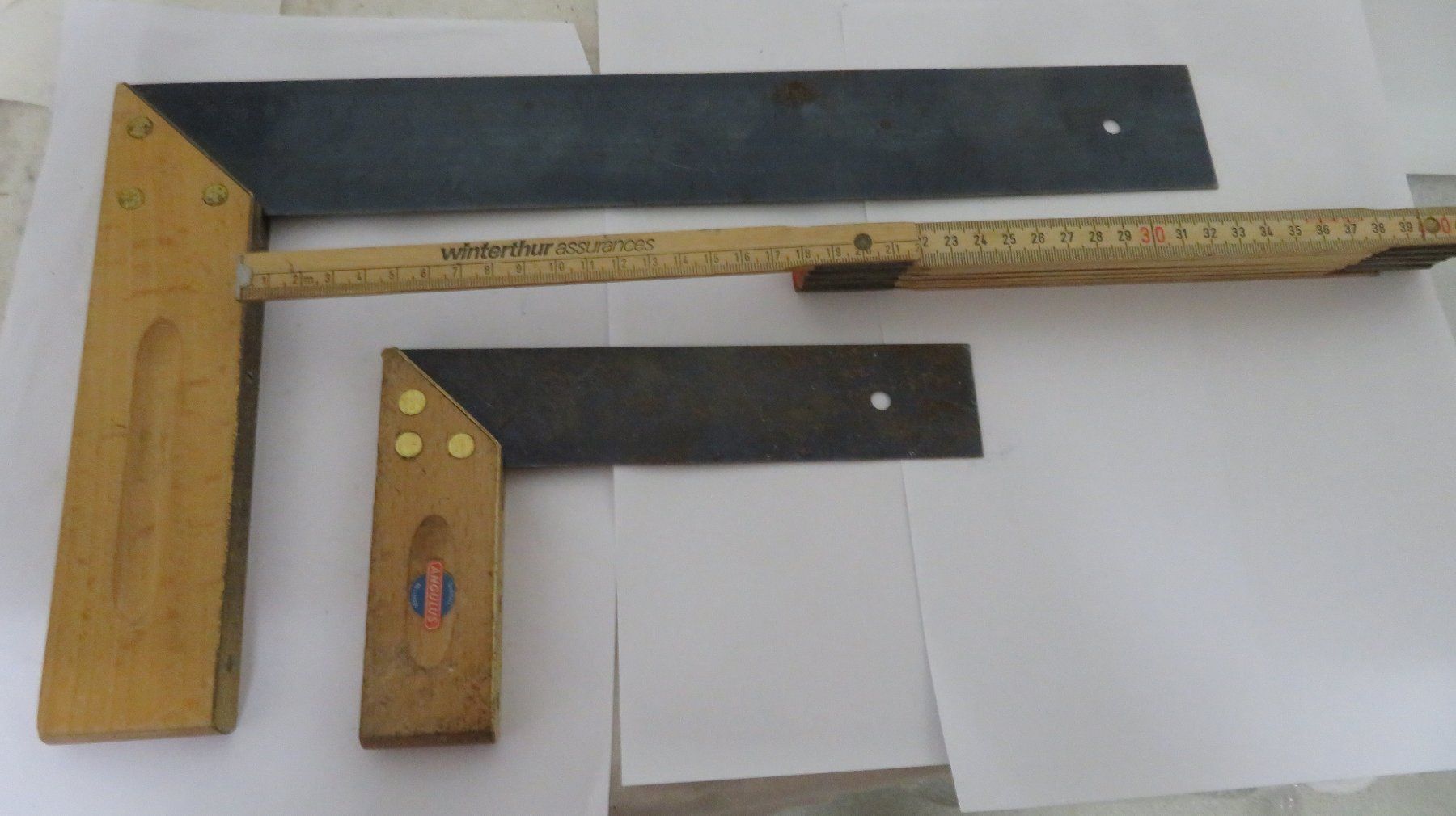 Tutti gli attrezzi: Winkel 2 Stück alt Angulus, Holz/Metall – Usato da Wetzikon ZH venduto da morda1954