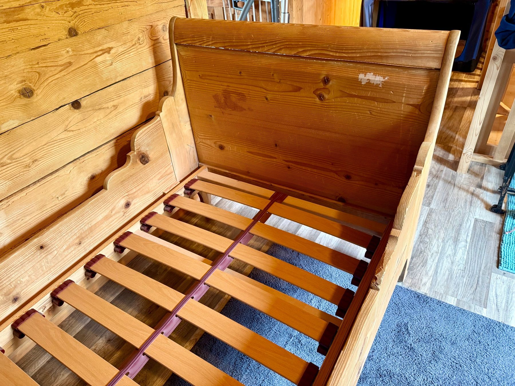 Betten: Altes Holzbett 90x200cm – Gebraucht aus Grabs von Na_Va 6