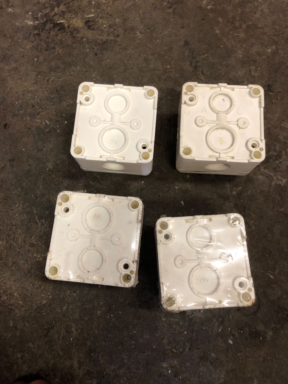 Interruttori: 4 boutons poussoirs – Usato da Chénens venduto da Toutaunfranc 2