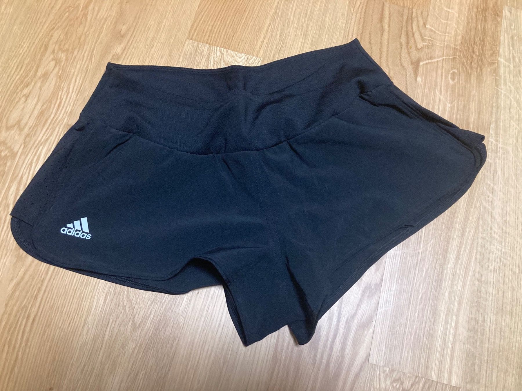 Adidas Pantaloni: Shorts Adidas – Usato da Uster venduto da Kalici1