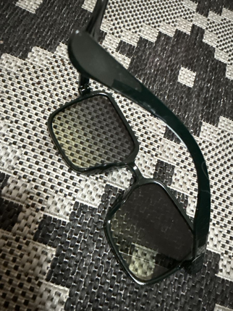 Lunettes & Verres: Stilvolle Sonnenbrille, schwarzer Rahmen – Neuf (Voir description) à Zürich par Krikri21 2