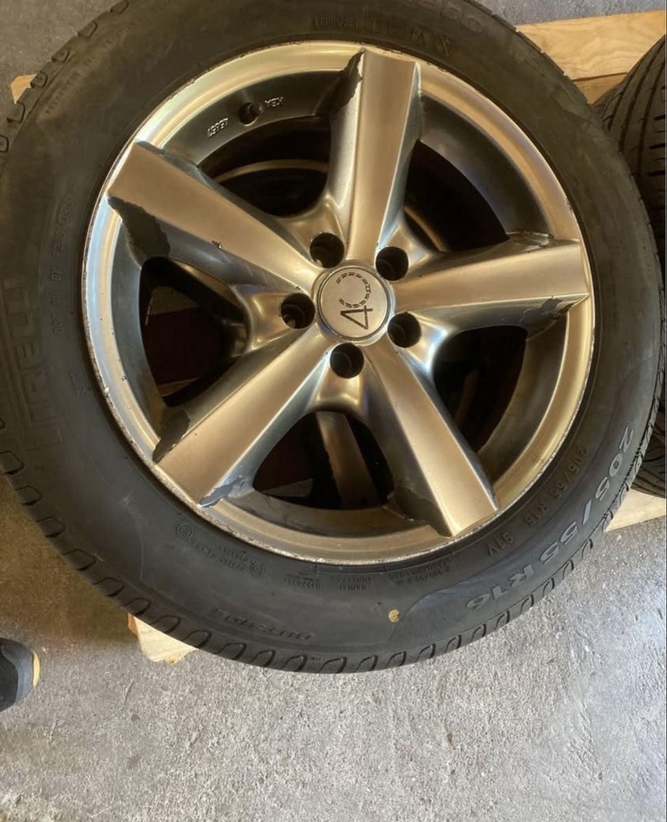 Pneumatici & Ruote complete: Toyota Prius Komplettrad – Usato da Niederbipp venduto da SUVA64 4