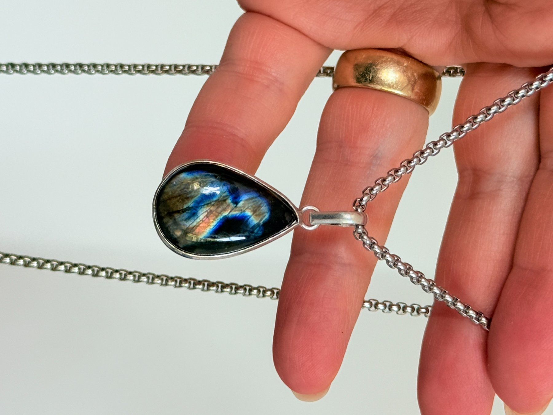 Ketten: Collier avec labradorite - Élégant & Naturel! – Neu und originalverpackt aus Genève von AWWA 9