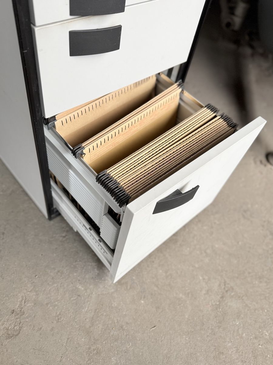 Baucontainer: Bürocontainer / Büromöbel – Gebraucht aus Affoltern BE von _Kaeser_ 2