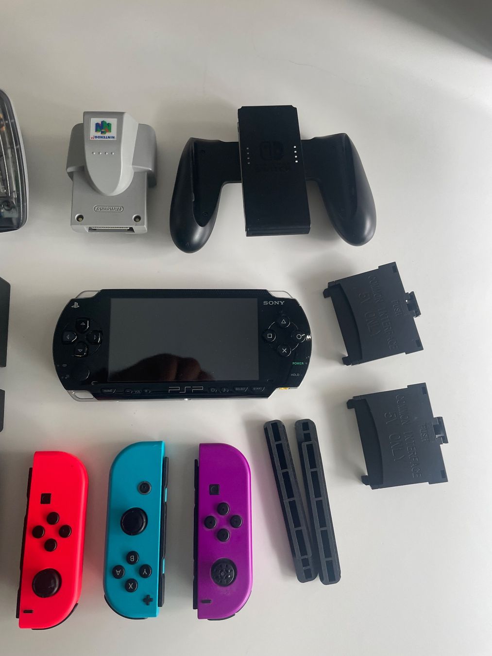Nintendo Controller: Diverse Nintendo Switch PSP Zubehör Unkontrolliert – Usato da Dällikon venduto da buyandbehappy 1