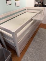 Flexa Bett weiss mit Schubladen, 2. Matratze und Nachttisch