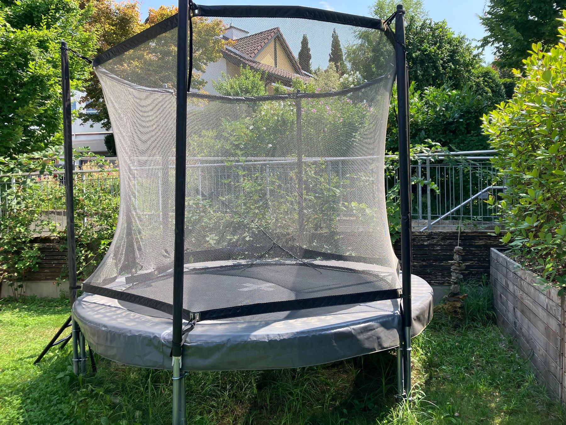 Trampoline: Trampolin TITAN inkl. Fangnetz – Gebraucht aus Bubikon von tokidoki