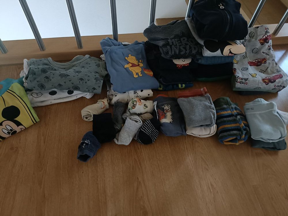 Ensembles coordonnés: Jungs Kleider Gr. 86, 41 Kleidungsstücke – D'occasion à St. Peterzell par mel_vy8w