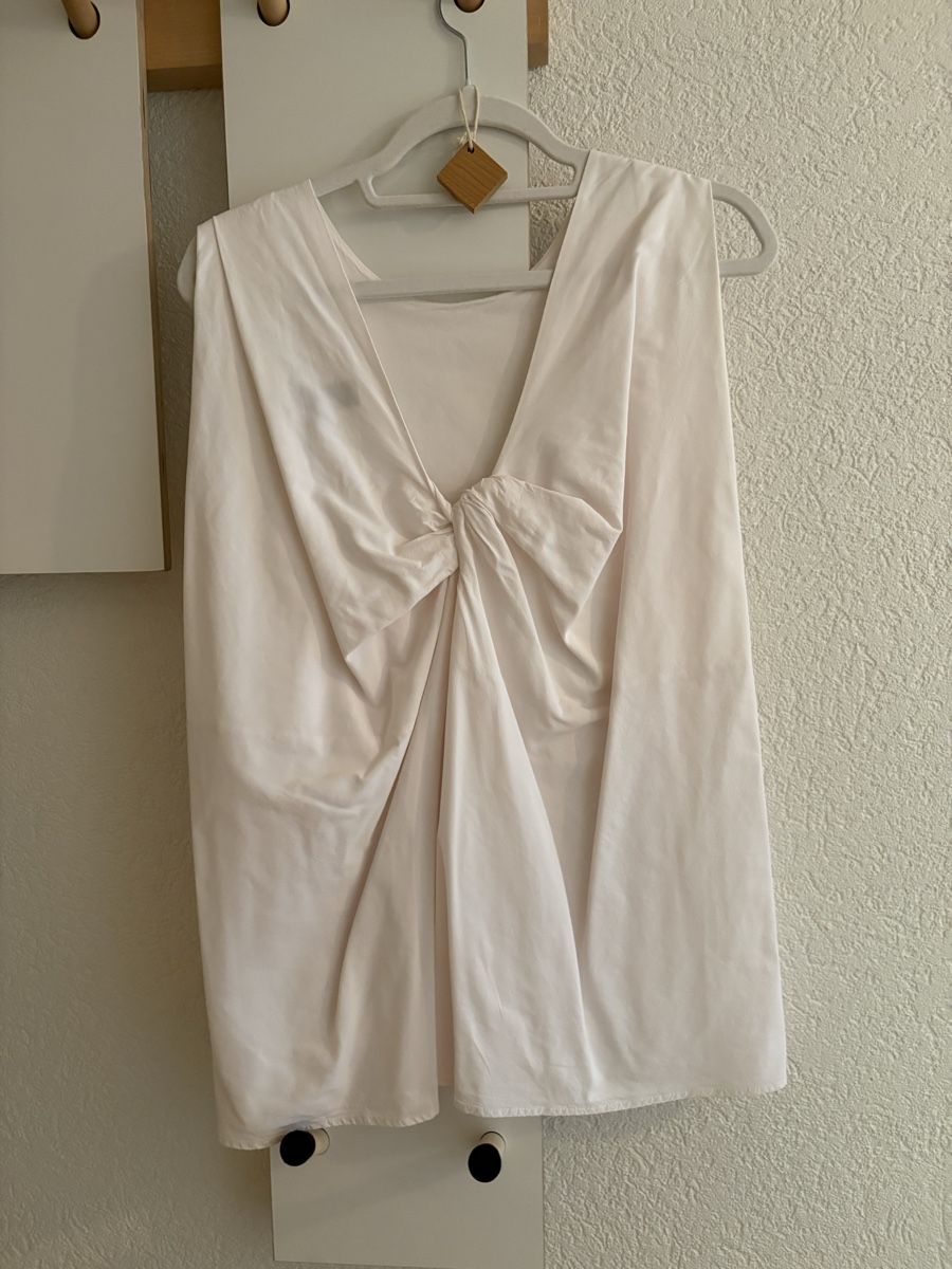 Cos Top: COS top twist at the back – Usato da st prex venduto da magdalenaonline