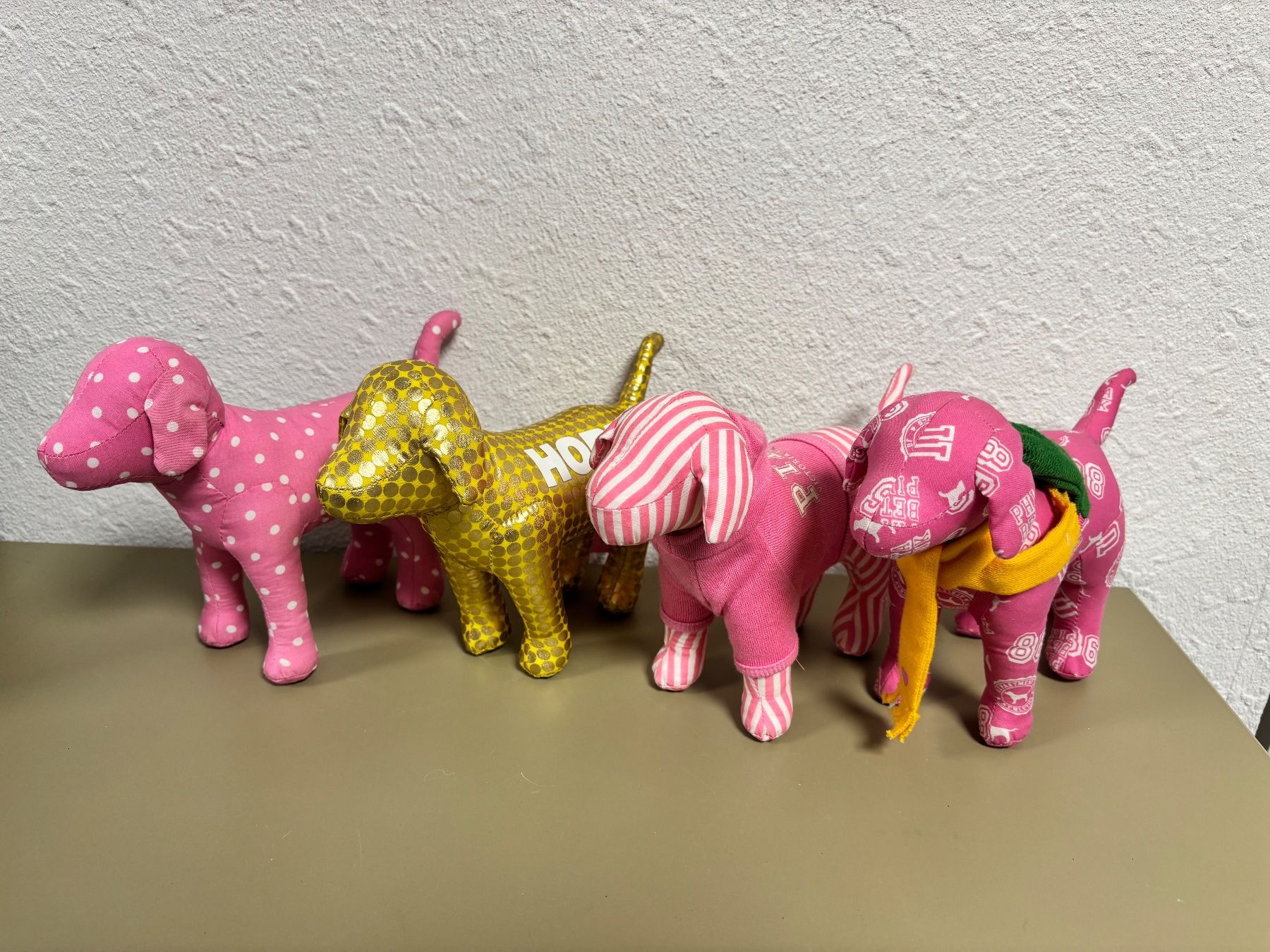 Giocattoli: Victoria's Secret Pink Hunde – Usato da Bottmingen venduto da ana_5hrv