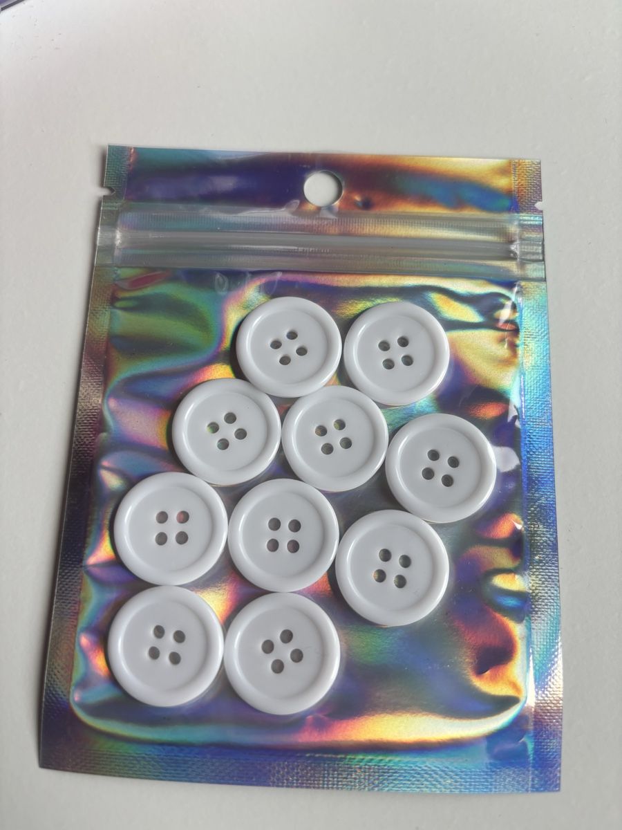 Bottoni: 10x 4 hole Buttons – Nuovo e nell'imballaggio originale da Rüti ZH venduto da lau_5yjf 2