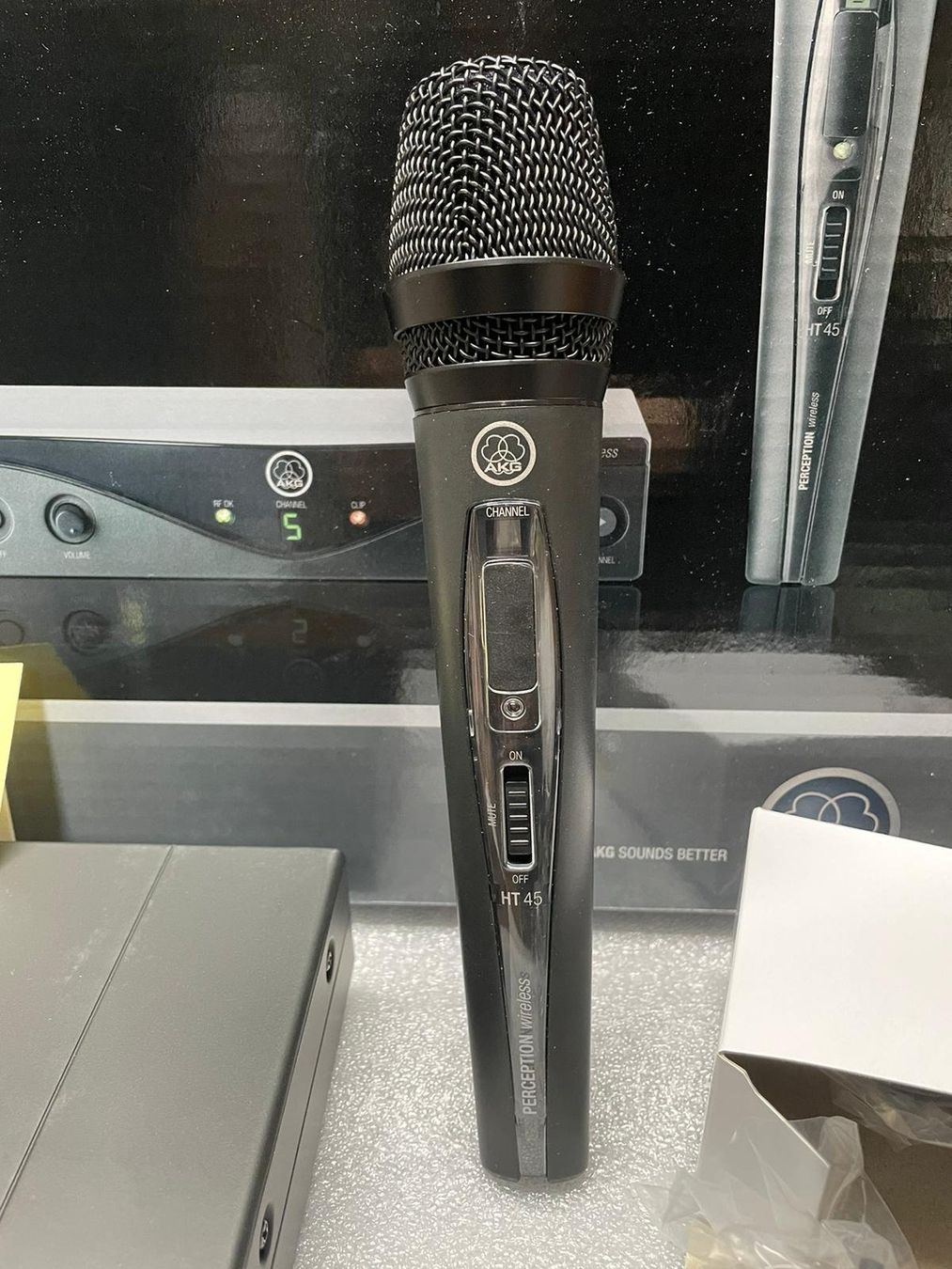 Mikrofone: AKG Perception Wireless 45 Vocal System! NEW NEW! NP 199 Chf – Neu und originalverpackt aus Cama von Superbayer 3