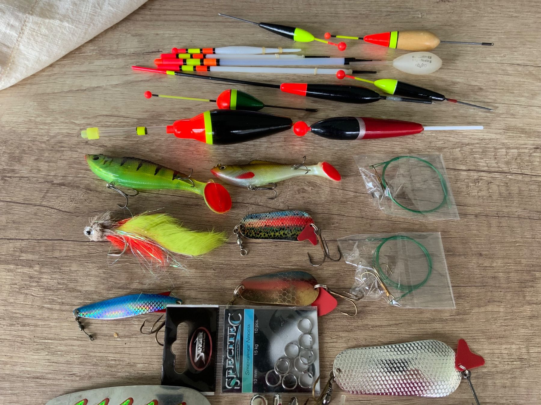 Esche: Fischköder Set Wobbler, Blinker, Schwimmer, Bleie usw. – Usato da Schübelbach venduto da Hecht11. 1