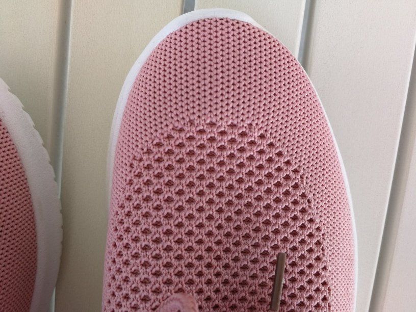 Scarpe da donna: Neue, hellrote Stoff Sneakers (Chicoree), Gr. 41 – Nuovo (secondo la descrizione) da Meggen venduto da SellingGoods_1 2